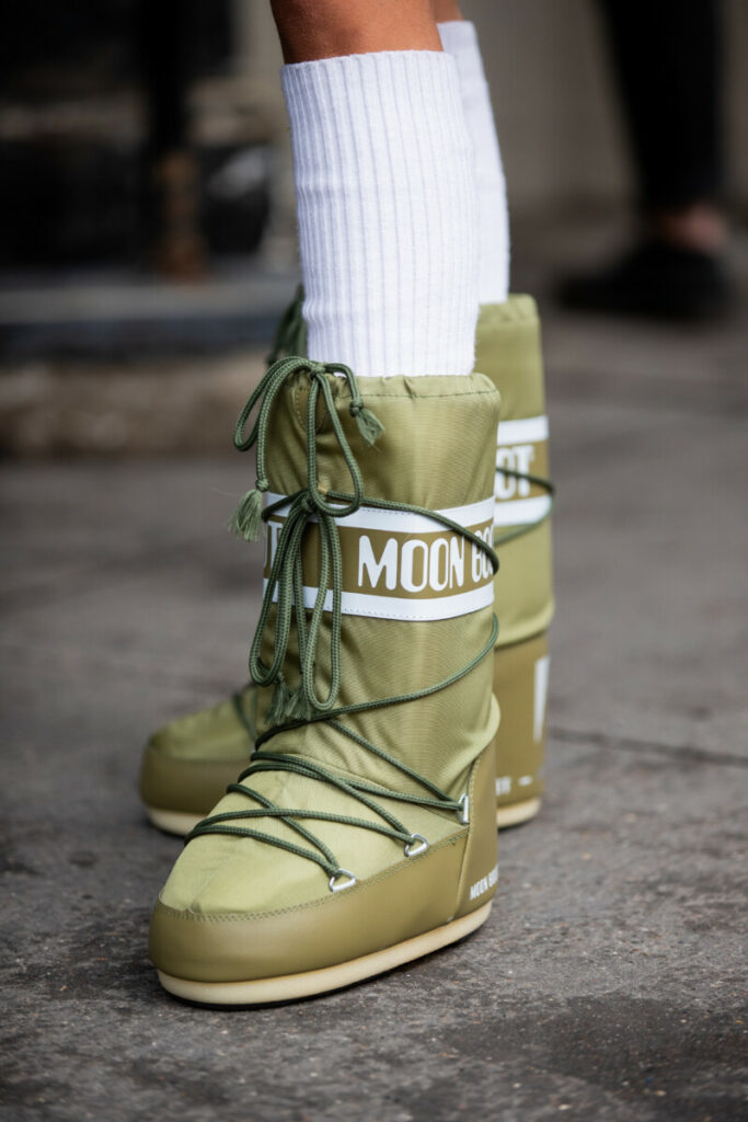 Zaļās krāsas Moon boot apavi ar šņorēm