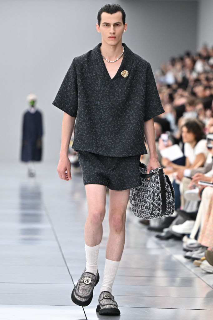 Moderni vīriešu apavi 2024. gada pavasaris-vasara: pelēki mokasīni, Dior